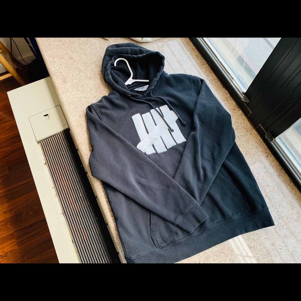 Undefeated hoodie black